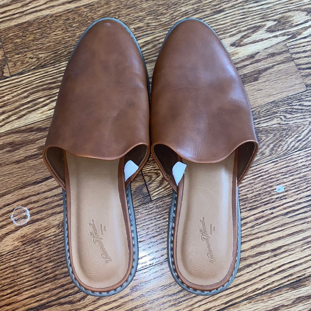 Brown slide on flats